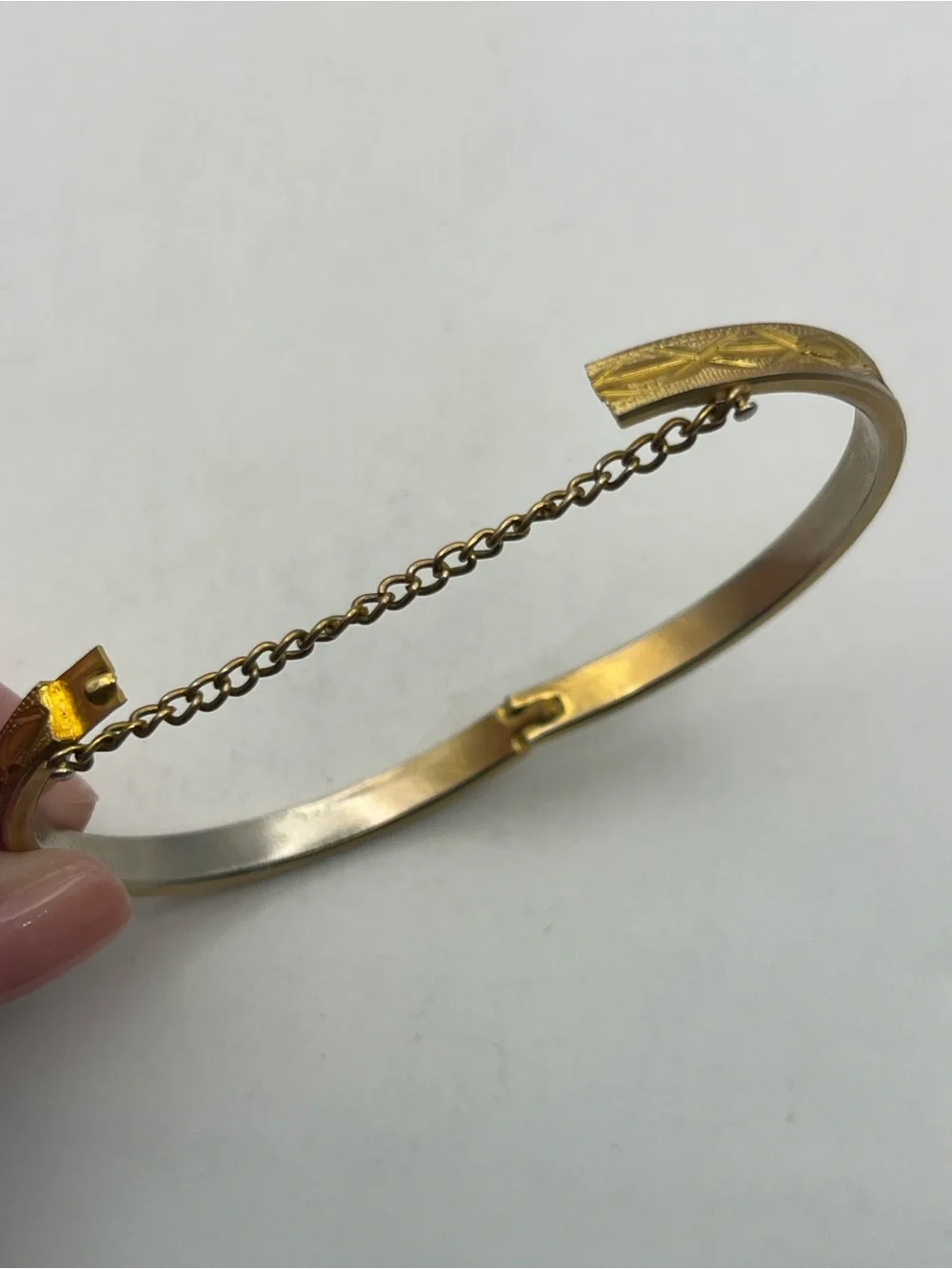 Etched design gold tone small child sized bangle bracelet vintage